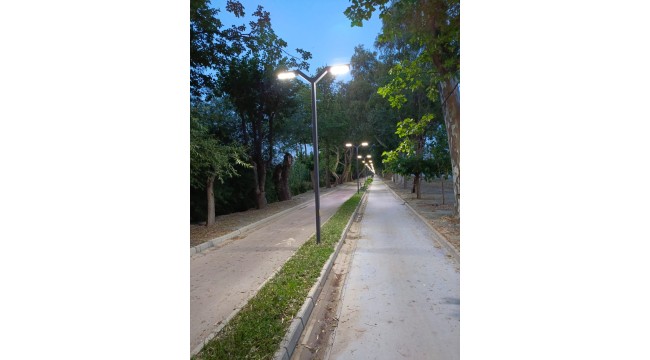 DUTLU YOL'UN ZARAR GÖREN AYDINLATMA DİREKLERİ YENİLENDİ