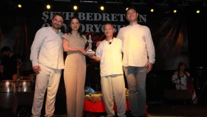 EFES SELÇUK'TA NAZIM HİKMET RÜZGARI: BEDREDDİN ORATORYOSU AYAKTA ALKIŞLANDI