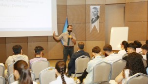 KÜÇÜKÇEKMECE'DE STAJYERLERE CV HAZIRLAMA TEKNİKLERİ EĞİTİMİ 