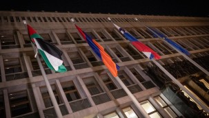 Slovenya'da devlet olarak tanınan Filistin'in bayrağı mecliste göndere çekildi