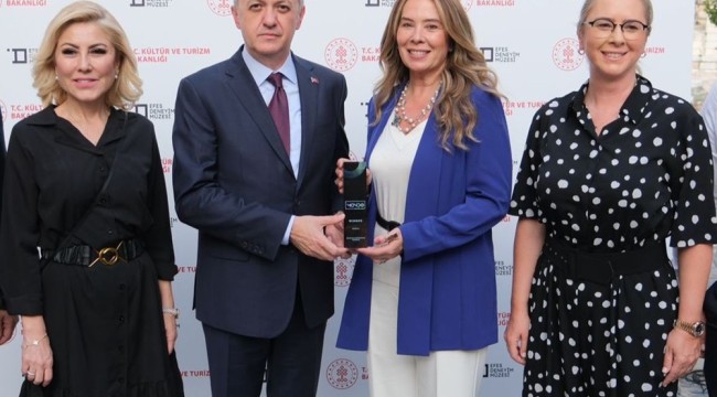 ABD'den ödülle dönüp adını dünyaya duyuran Efes Deneyim Müzesi başarısını Efes Antik Kenti'nde kutladı