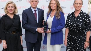 ABD'den ödülle dönüp adını dünyaya duyuran Efes Deneyim Müzesi başarısını Efes Antik Kenti'nde kutladı