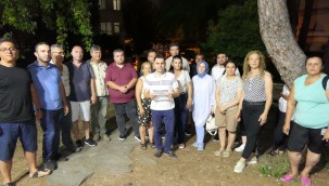 AK PARTİ MARMARİS'TEN BELEDİYENİN SATIŞ KARARINA GECE EYLEMİ