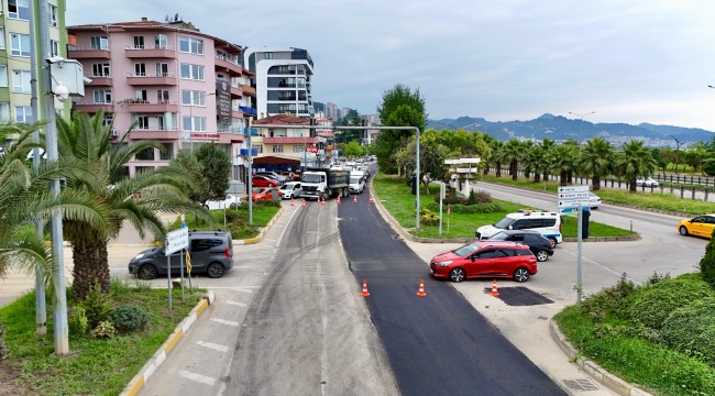 SAHİL TOPLAMA YOLDA ASFALTLAMA ÇALIŞMASI YAPILIYOR