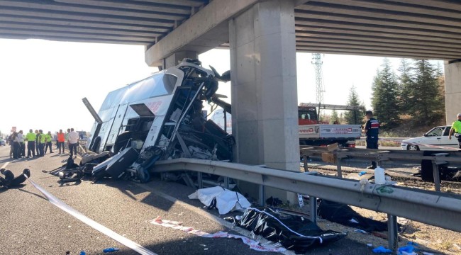 Ankara'da otobüs üst geçide çarptı: 9 ölü var
