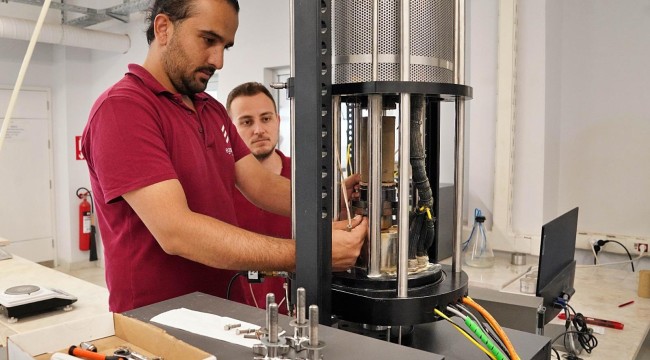 İzmir Büyükşehir Belediyesi'nin 90 deprem hendeğinden aldığı 140 örnek inceleniyor