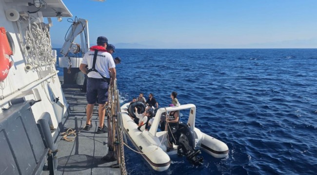 İzmir'de 25 düzensiz göçmen kurtarıldı