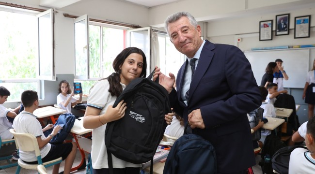Güzelbahçe Belediyesi'nden Öğrencilere Çanta ve Kırtasiye Desteği