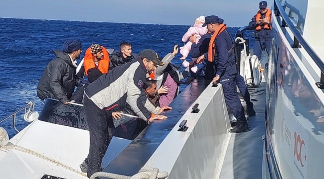 Çanakkale Bozcaada açıklarında 19 düzensiz göçmen kurtarıldı