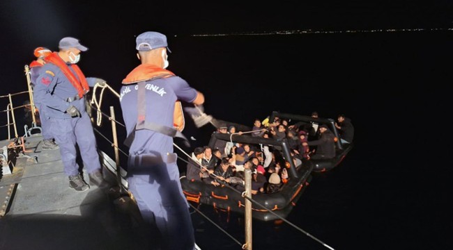 Yunanistan'ın ölüme terk ettiği düzensiz göçmenler kurtarıldı