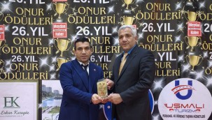 BORA KOÇU 2025 ONUR ÖDÜLÜNÜ ALDI