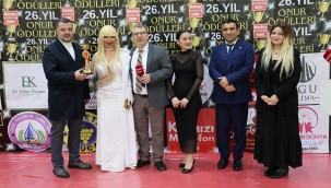 DJ EVA BAŞAK 2025 ONUR ÖDÜLÜNÜ ALDI