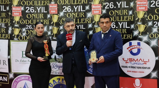 EMRE GÖRMEZ ÖDÜLÜNÜ ALDI