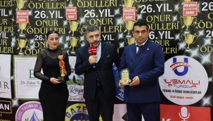 EMRE GÖRMEZ ÖDÜLÜNÜ ALDI