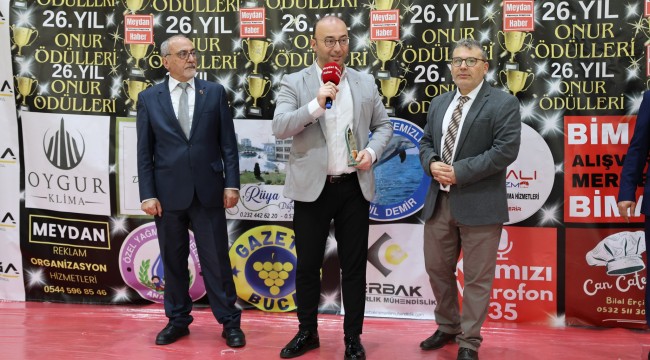EREN KORKMAZ ÖDÜLÜNÜ ALDI