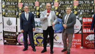 EREN KORKMAZ ÖDÜLÜNÜ ALDI