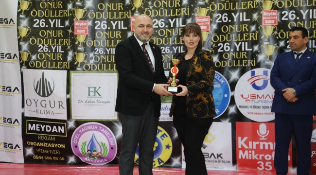 İLDENİZ MEDYA ALEV İLDENİZ 2025 ONUR ÖDÜLÜNÜ ALDI