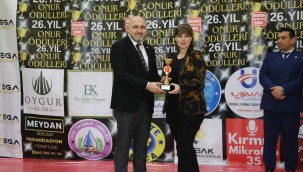 İLDENİZ MEDYA ALEV İLDENİZ 2025 ONUR ÖDÜLÜNÜ ALDI