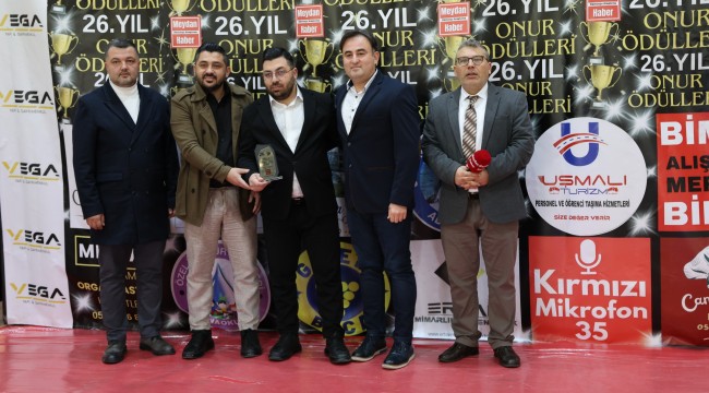 İLKE AKADEMİ ADEM ÇAKARLI ÖDÜLÜNÜ ALDI