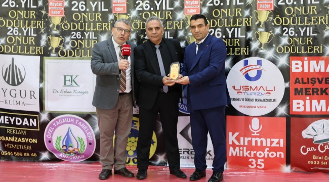 İZMİR SARIKAMIŞLILAR DERNEĞİ ÖDÜLÜNÜ ALDI