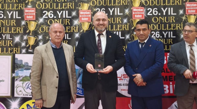 M.YEKTA ÖNCEL 2025 ONUR ÖDÜLÜNÜ ALDI