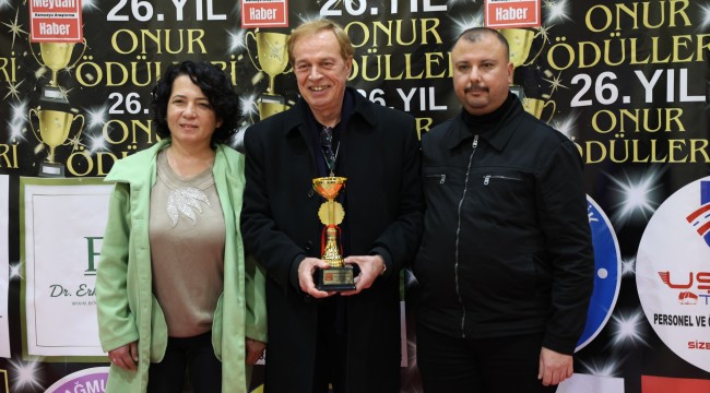ÖDEMİŞ RADYO REMİX ÖDÜLÜNÜ ALDI