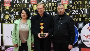 ÖDEMİŞ RADYO REMİX ÖDÜLÜNÜ ALDI