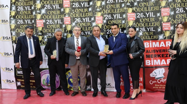 ÖZ SERHAT KARSLILAR DERNEĞİ ÖDÜLÜNÜ ALDI