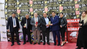 ÖZ SERHAT KARSLILAR DERNEĞİ ÖDÜLÜNÜ ALDI