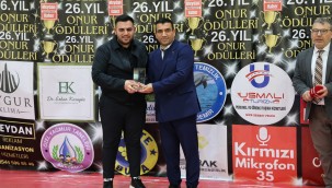 VEGA YAPI - GAYRİMENKUL 2025 ONUR ÖDÜLÜNÜ ALDI