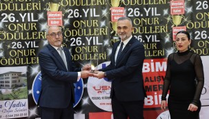 YILMAZ YILDIZ ÖDÜLÜNÜ ALDI